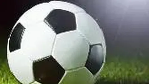 揭秘：曼联心有不舍，B费转会传闻背后，C罗倾情支招助力未来！