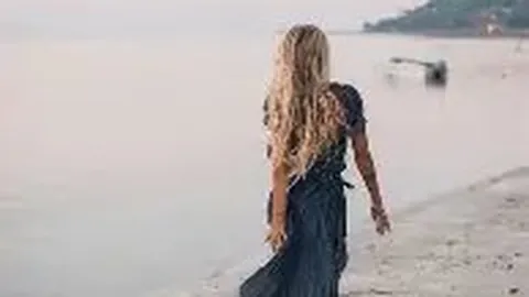 “萨拉赫赛后轻松微笑，婉拒连轴采访邀约：“两周连轴转？我的节奏，我来定！”