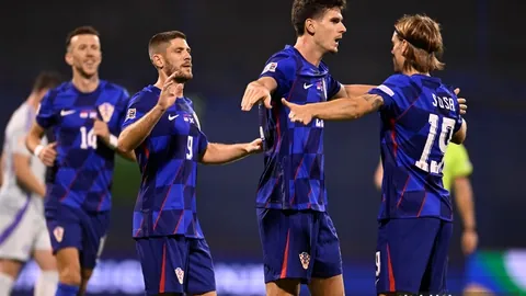 曼联欧冠止步16强，小组第三晋级欧联杯淘汰赛